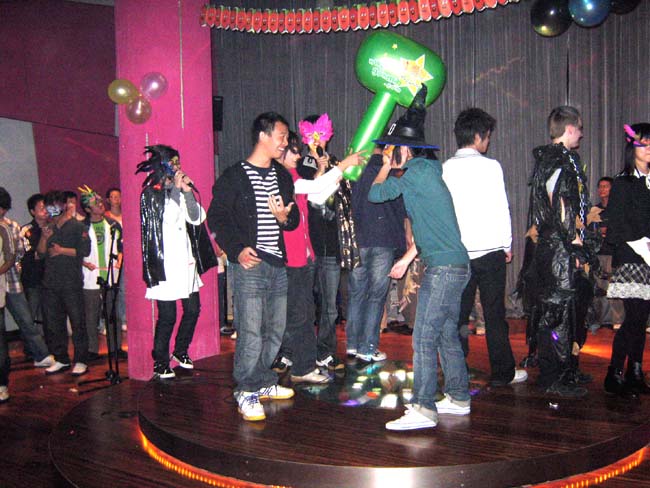 “万圣节”假面舞会图(2)